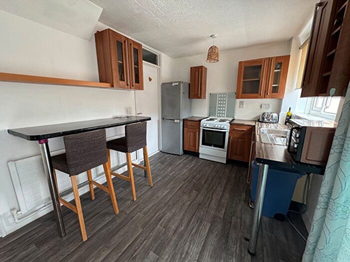 3 Bedroom Detached House To Rent In Sherwin Walk, Nottingham, Nottinghamshire, NG3