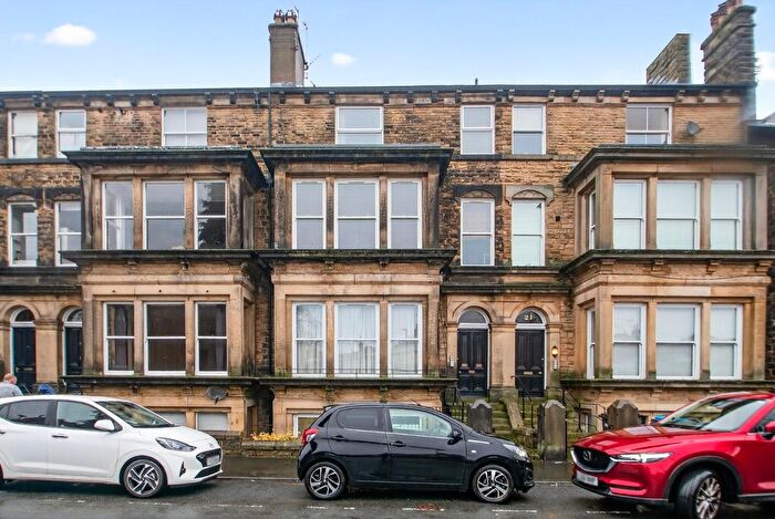 2 Bedroom Flat To Rent In Park View, Harrogate, North Yorkshire, HG1