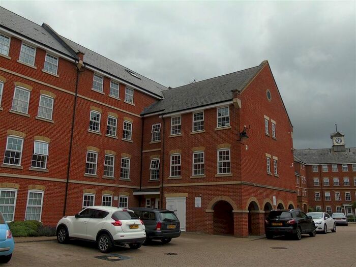 2 Bedroom Flat To Rent In Florey Gardens, Aylesbury, HP20