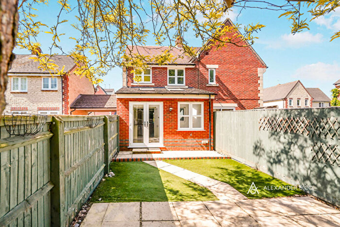 2 Bedroom Semi-Detached House To Rent In Dunnock Close, Bicester, OX26