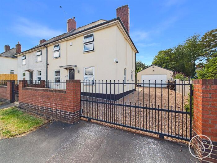 3 Bedroom Semi-Detached House For Sale In Temple Walk, LS15