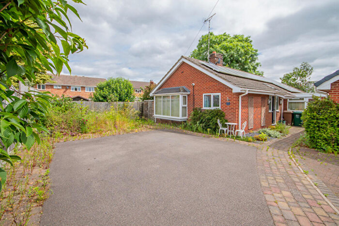 3 Bedroom Detached Bungalow For Sale In Lime Grove, Hatton, DE65