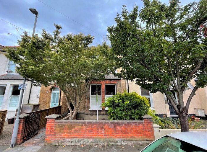 4 Bedroom Property To Rent In Wyndham Road, Kingston Upon Thames, KT2