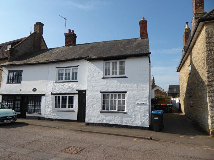 3 Bedroom Cottage To Rent In Market Square, Hanslope, MK19