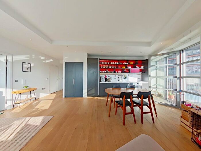 2 Bedroom Apartment To Rent In Kent Building, Hope Street, Canning Town, E14