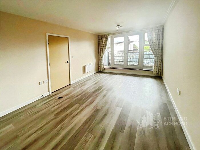 2 Bedroom Flat To Rent In Station Approach, Woking, Surrey, GU22