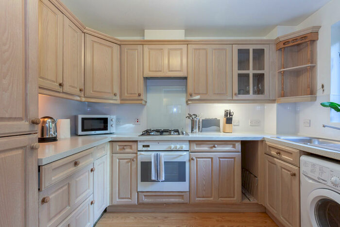 2 Bedroom Apartment To Rent In Dorchester Close, Headington, OX3