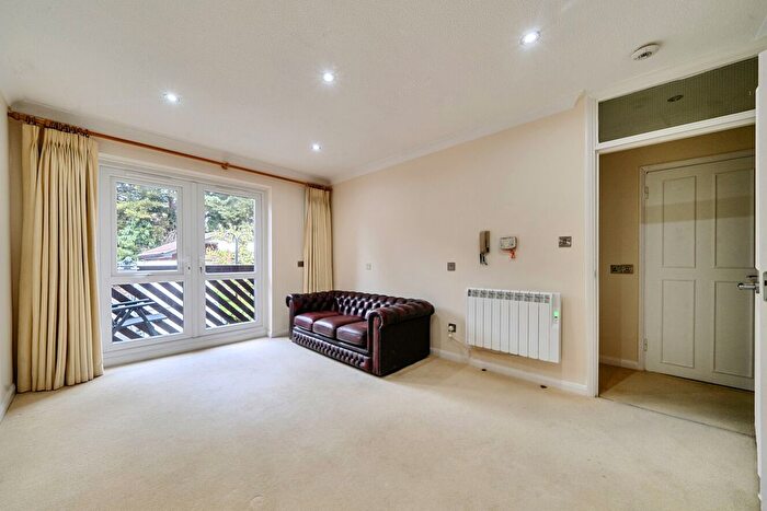 Studio To Rent In Cedar Close, West Dulwich, London, SE21