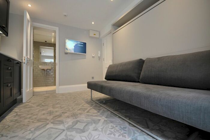 Studio To Rent In Gloucester Place, London NW1