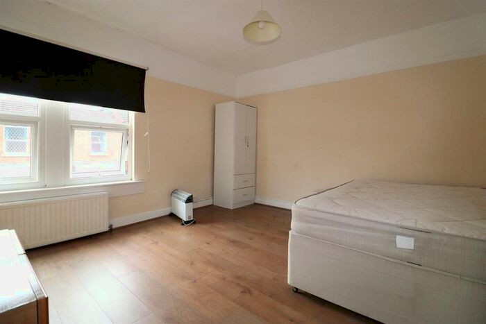 4 Bedroom Terraced House To Rent In North Street, Wellingborough, NN8