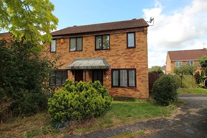 3 Bedroom Semi-Detached House To Rent In Raglan Close, Rushden, NN10