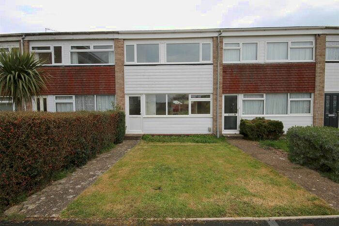 3 Bedroom Semi-Detached House To Rent In The Green, Cowes, PO31