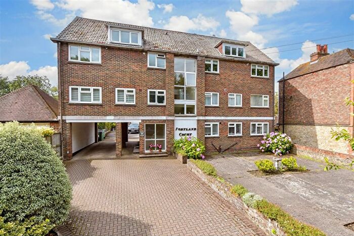 2 Bedroom Flat For Sale In Dymchurch Road, Hythe, Kent, CT21
