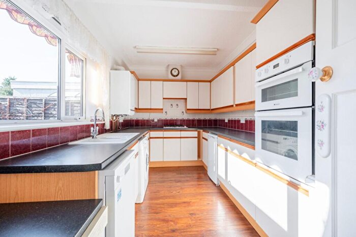 2 Bedroom Detached Bungalow For Sale In Grand Avenue, Pakefield, NR33