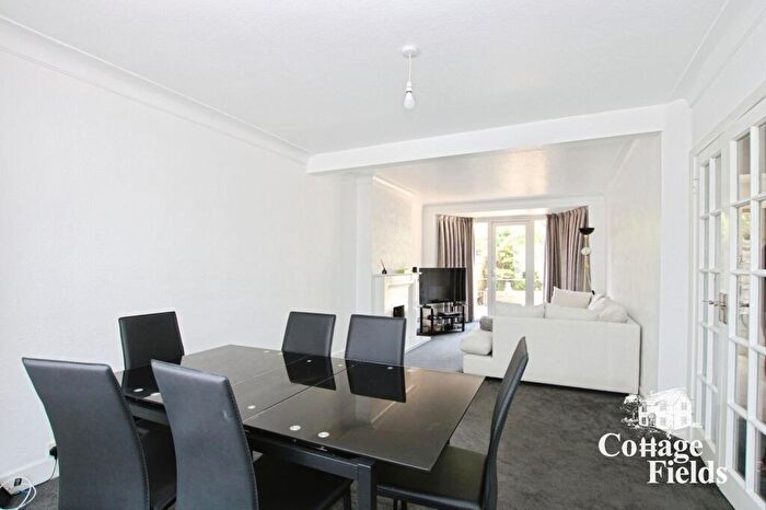 3 Bedroom Semi-Detached House To Rent In Clifton Gardens, Enfield, EN2