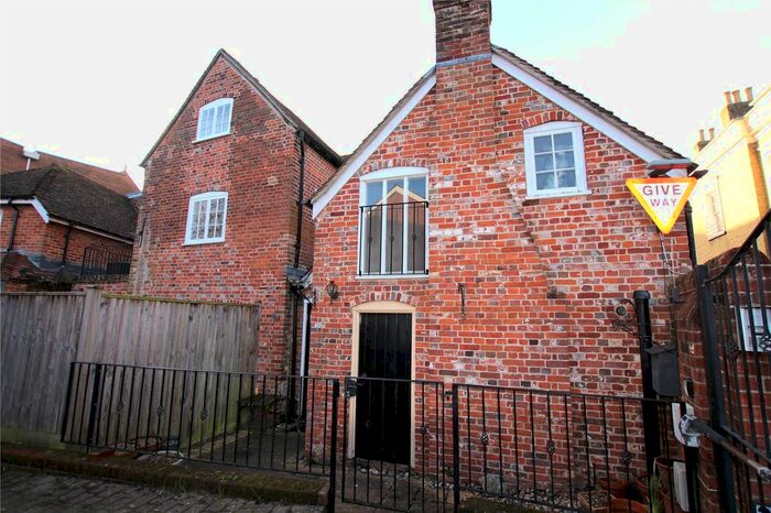 2 Bedroom Flat To Rent In Church Street, Romsey SO51
