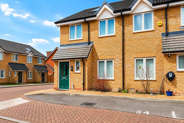 2 Bedroom End Of Terrace House For Sale In Starling Crescent, Slough, SL3