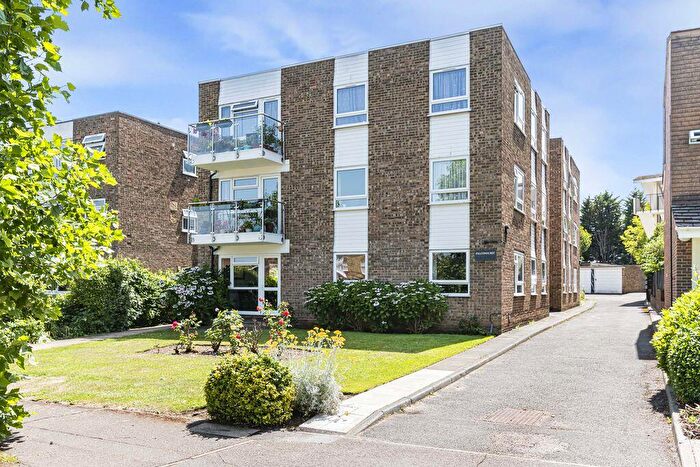 3 Bedroom Flat For Sale In The Park, Sidcup, DA14