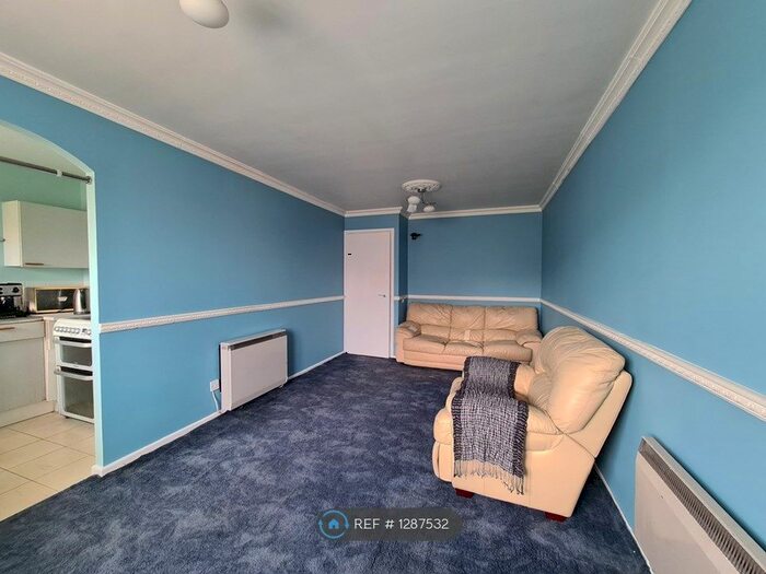 1 Bedroom Flat To Rent In Pickwick Close, London TW4