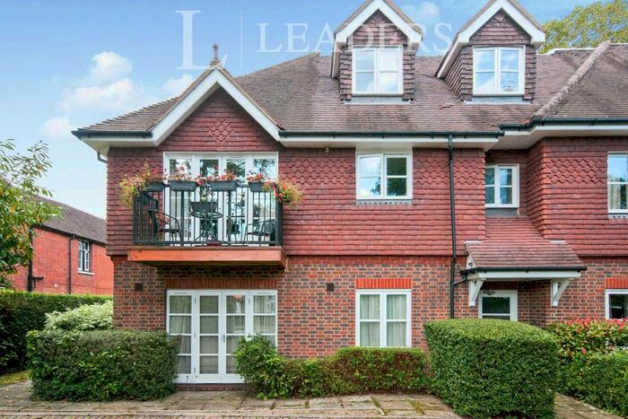 2 Bedroom Property To Rent In Ringley Avenue, Horley, RH6