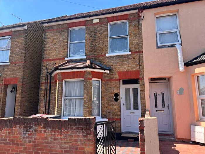 3 Bedroom Semi Detached House For Sale In King Edward Street, Slough, SL1