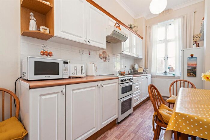 2 Bedroom Flat For Sale In Leigham Court Road, Streatham Common, SW16