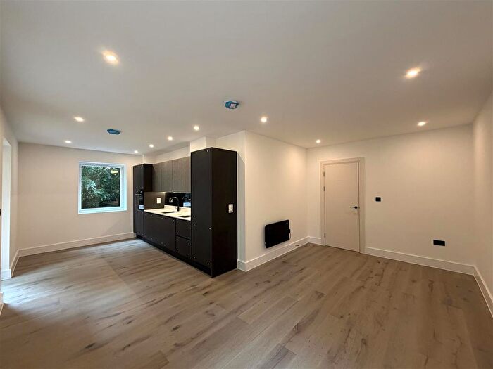 2 Bedroom Flat To Rent In Church Road, Claygate, Esher, KT10