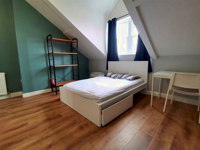 Apartment To Rent In Bearwood Parade, Bearwood, B66