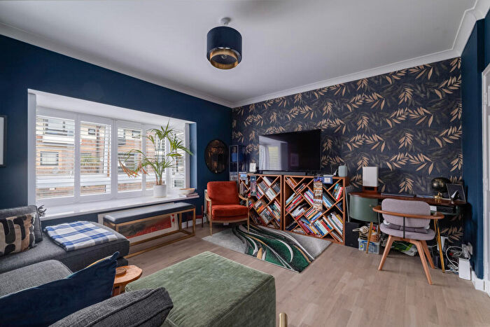 3 Bedroom Terraced House For Sale In Barnfield Place, London, E14