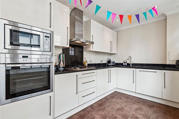 2 Bedroom Flat To Rent In Cleveland Street, Fitzrovia, London, W1T