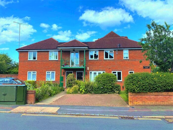 2 Bedroom Flat To Rent In Dedmere Road, Marlow, SL7