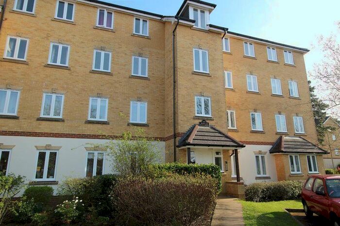 2 Bedroom Flat To Rent In Hambledon Park, Caterham, CR3