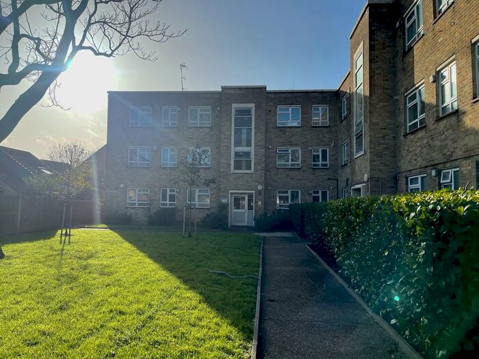 3 Bedroom Apartment To Rent In Flat Morecambe Court, PO5