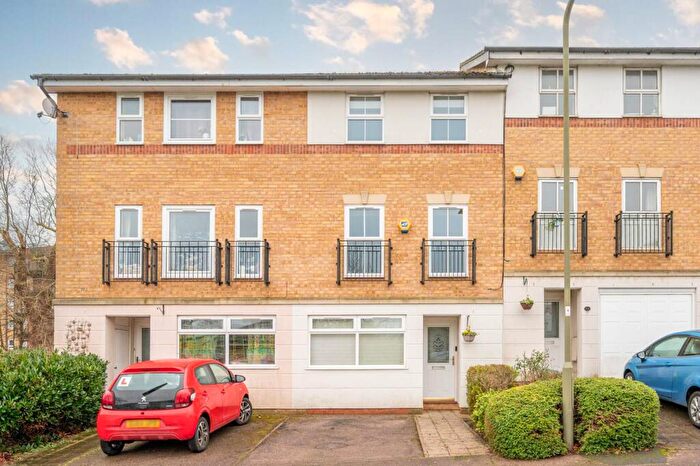 4 Bedroom Terraced House To Rent In Radstock Close, New Southgate, London, N11