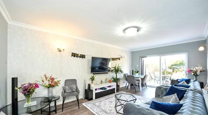 4 Bedroom Terraced House To Rent In Raynes Park, London, SW20