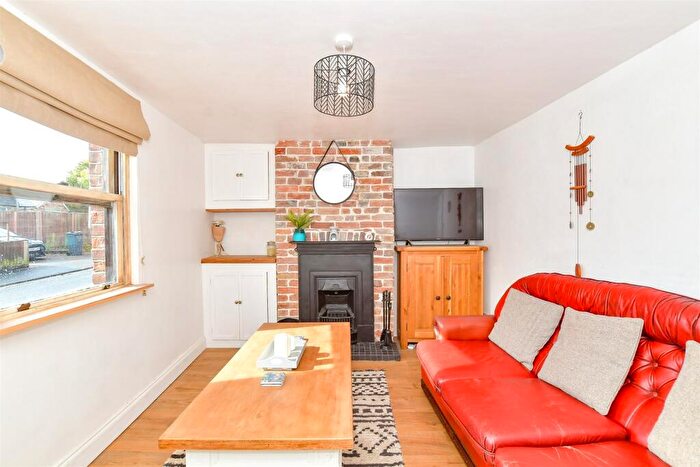 2 Bedroom Cottage For Sale In Carisbrooke High Street, Newport, Isle Of Wight, PO30
