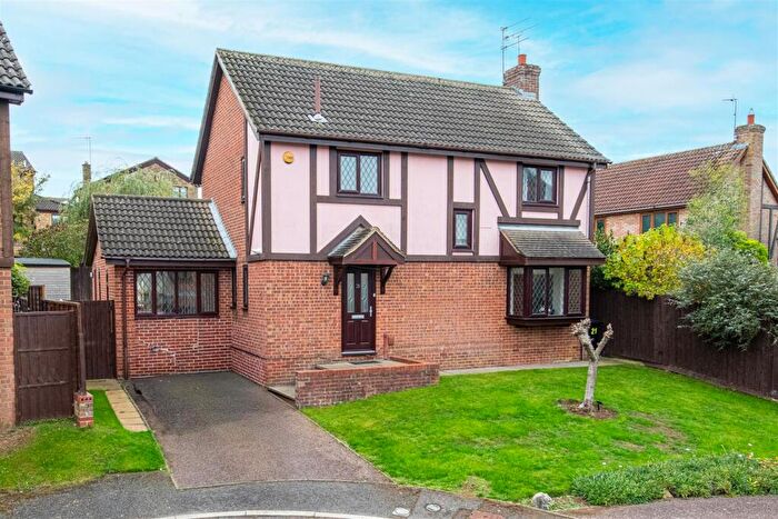 4 Bedroom Detached House For Sale In Barnwell Gardens, Wellingborough, NN8