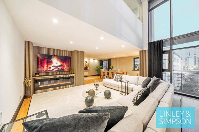 2 Bedroom Flat To Rent In Calverley Street, Leeds, West Yorkshire, LS1