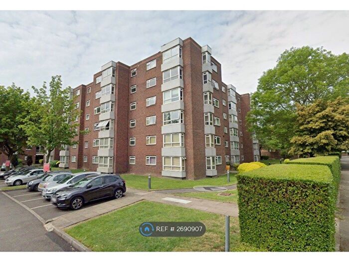 2 Bedroom Flat To Rent In Raffles House, London, NW4