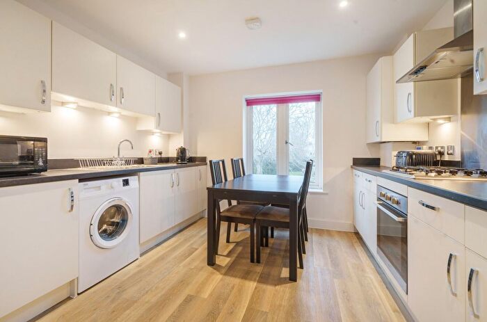 1 Bedroom Flat For Sale In King William Close, Chichester, PO19