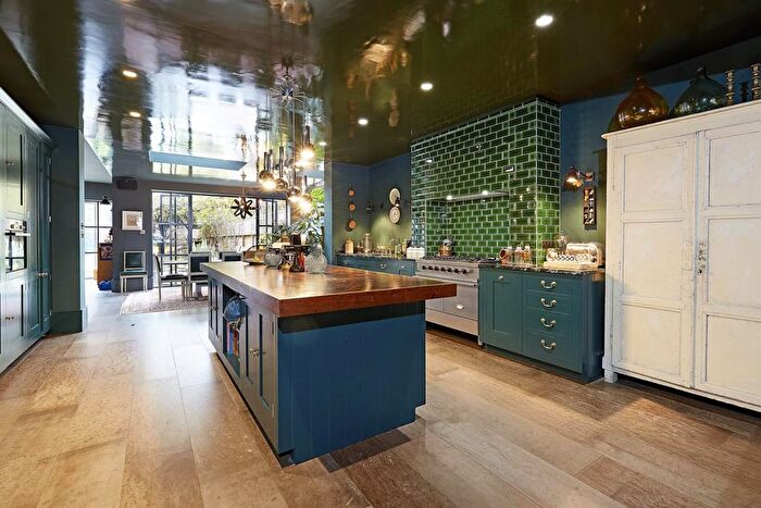 6 Bedroom Semi-Detached House To Rent In Hammersmith Grove, London, W6