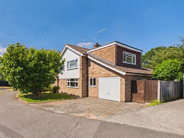 4 Bedroom Detached House For Sale In Church Road, Horsham, RH12