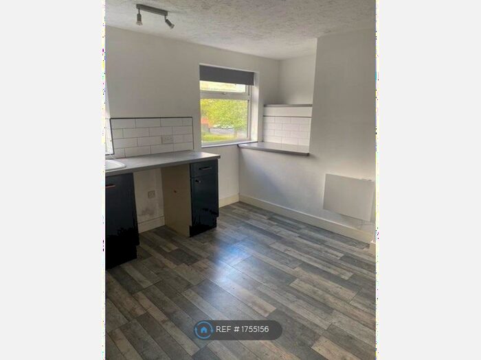 2 Bedroom Maisonette To Rent In Beverley Close, Holton-Le-Clay, Grimsby, DN36