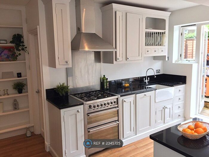 2 Bedroom Flat To Rent In Chatto Road, London, SW11