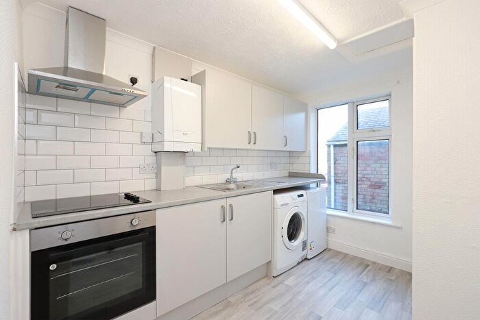 1 Bedroom Flat To Rent In South Street North, New Whittington, S43
