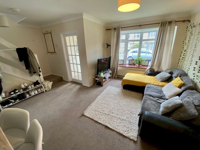 4 Bedroom House To Rent In Lynwood, Guildford, GU2