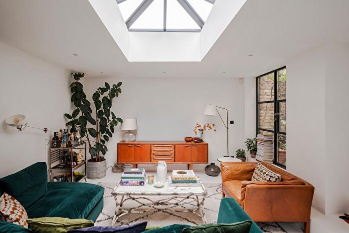 2 Bedroom Flat For Sale In Rudloe Road Ii, London, SW12