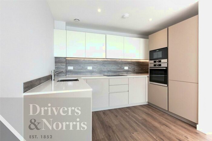 2 Bedroom Apartment For Sale In Skylark Point, Newnton Close, London, N4