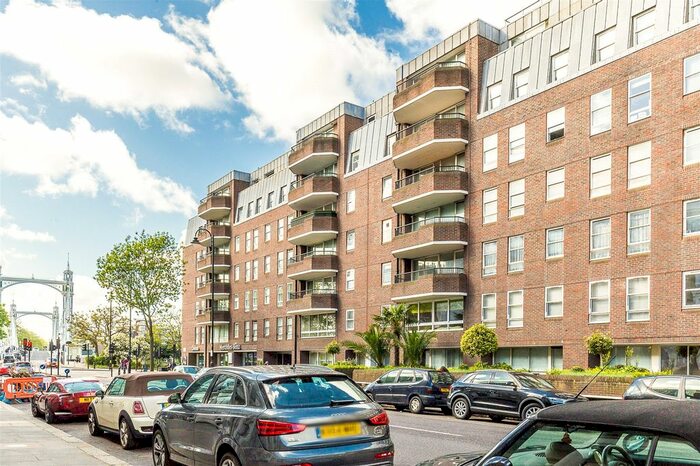 2 Bedroom Flat For Sale In Cheyne Walk, Chelsea, London, SW3