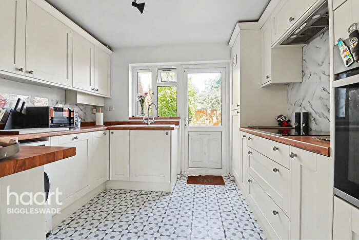 3 Bedroom Terraced House For Sale In Winchester Road, Sandy, SG19